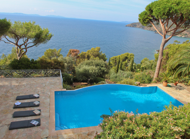 Just next to Gigaro : new villa right on the Sea ! 